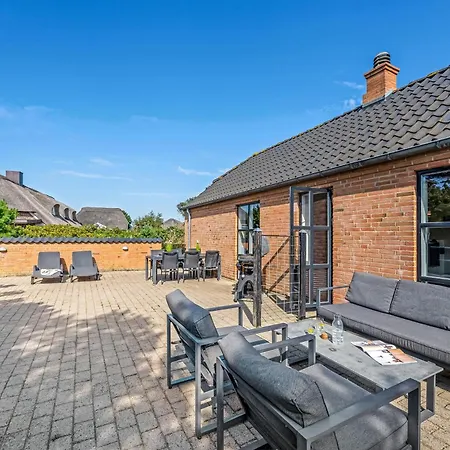 Beautiful With And Sauna, Close To The North Sea And The Center Of Sondervig בית נופש