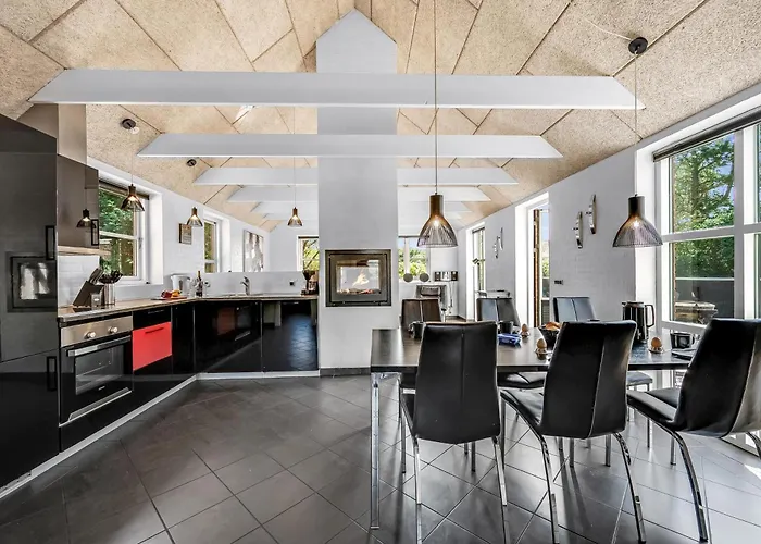 Beautiful With And Sauna, Close To The North Sea And The Center Of Sondervig 灵克宾