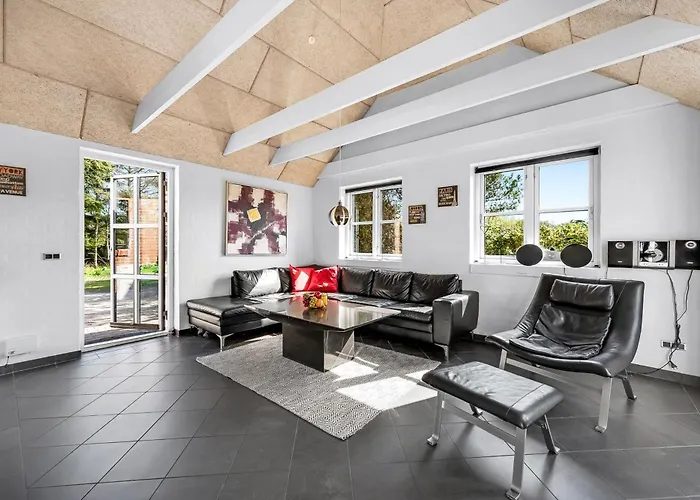 Beautiful With And Sauna, Close To The North Sea And The Center Of Sondervig * 灵克宾